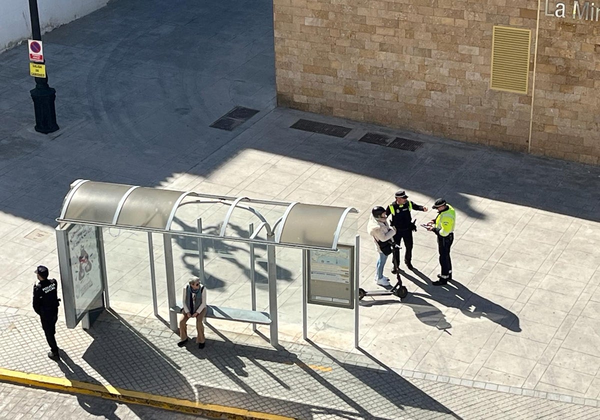 Sanción a un patinete en Cádiz