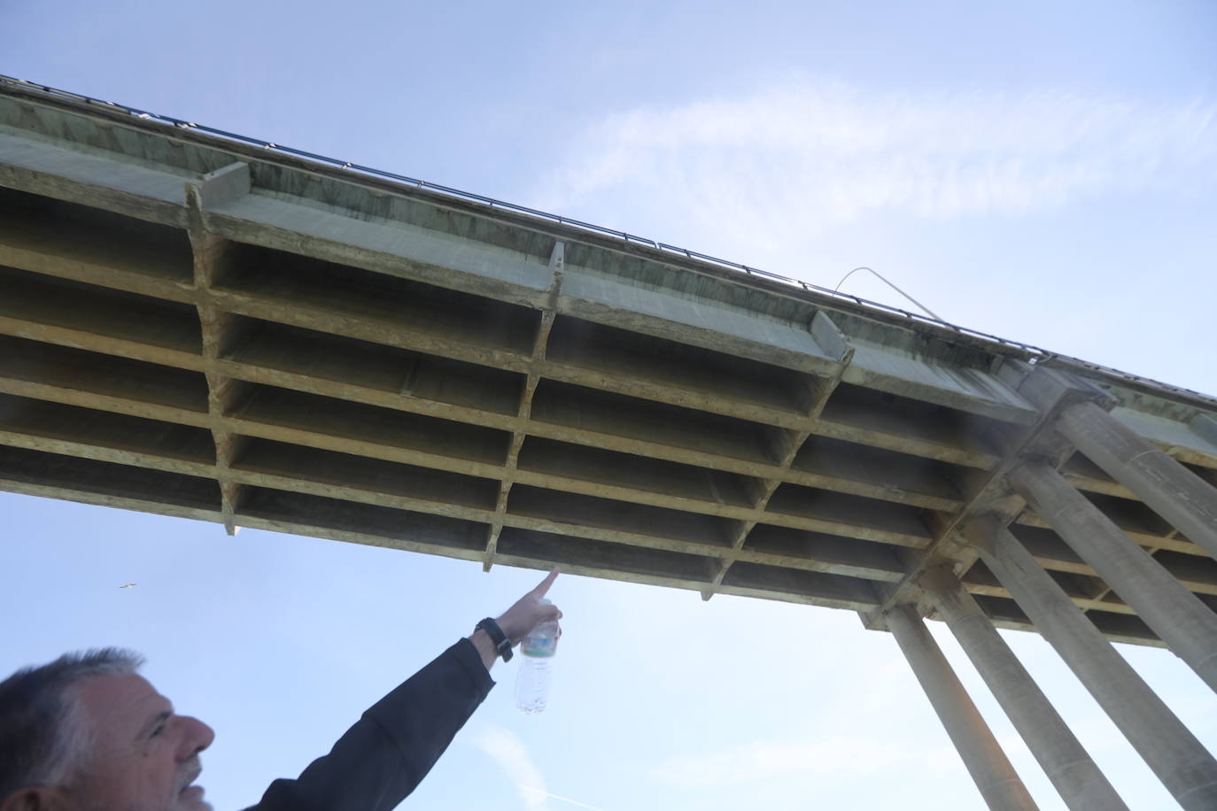 Fotos, debajo del Puente Carranza: así se ve el coloso bajo el mar