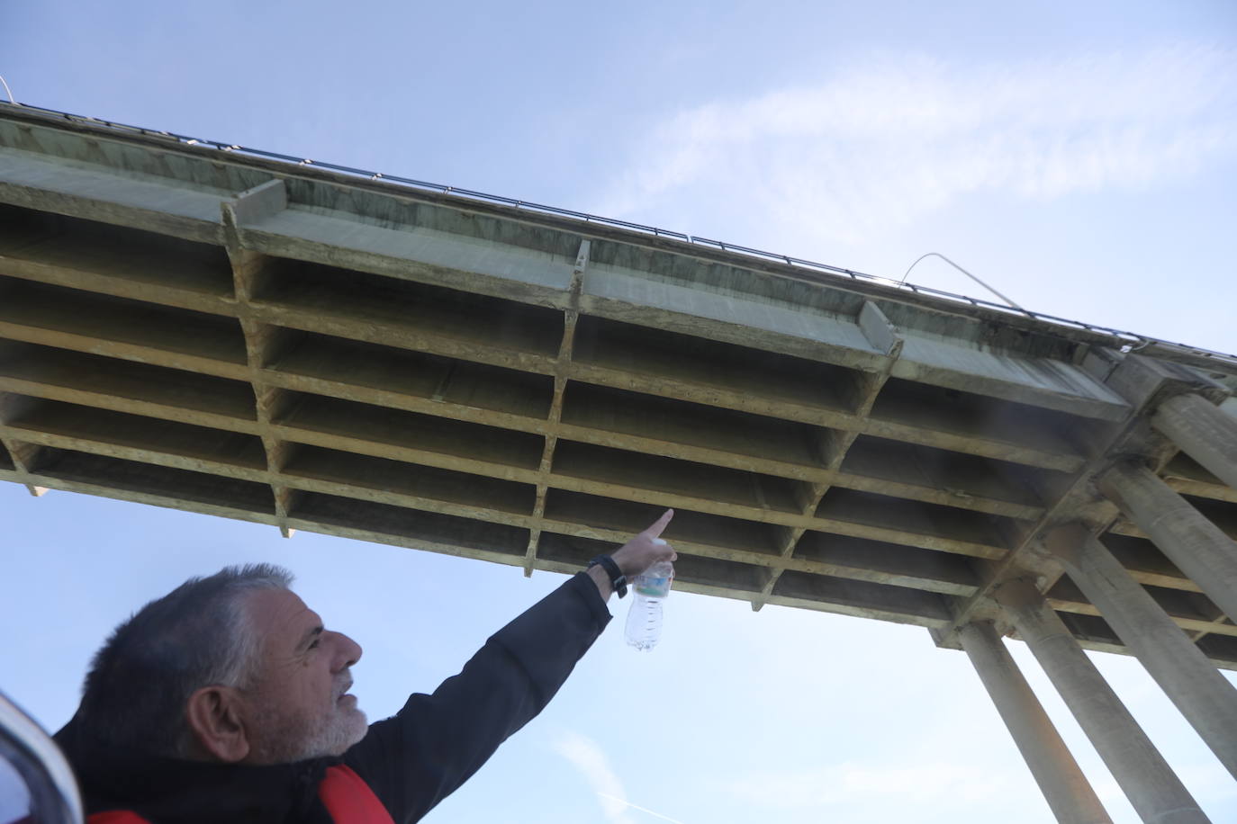 Fotos, debajo del Puente Carranza: así se ve el coloso bajo el mar