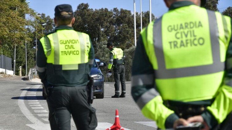 Guardia Civil denuncia a 175 conductores tras realizar más 1.000 controles a vehículos de transporte
