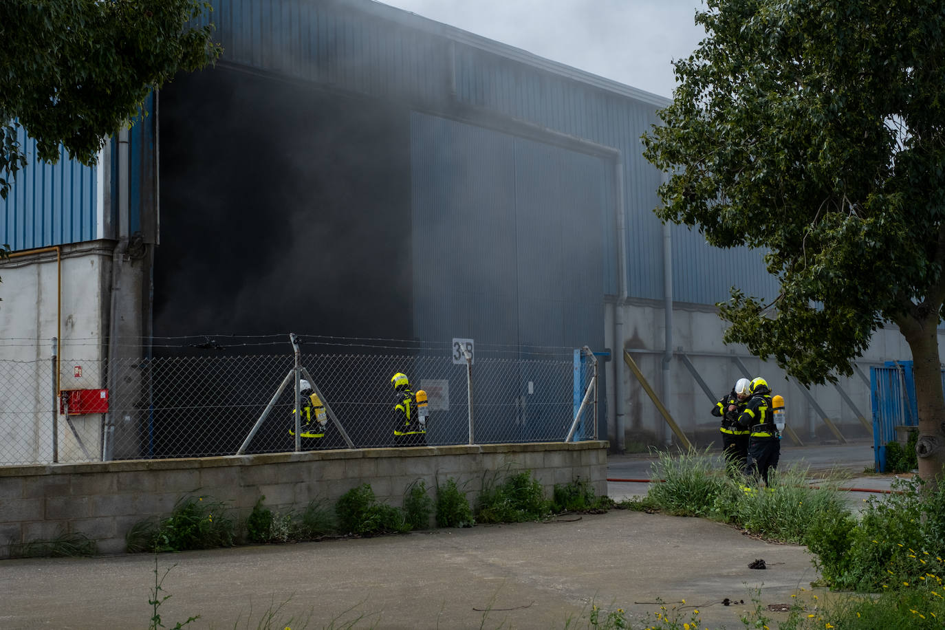 Fotos: Incendio en una nave en el polígono Trocadero de Puerto Real