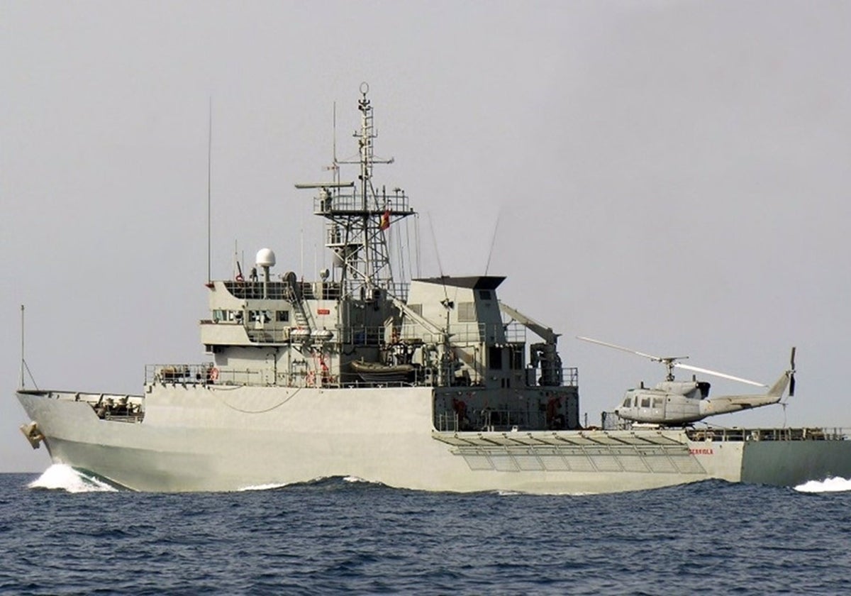 El patrullero de la Armada &#039;Centinela&#039; vigila un convoy de buques rusos en aguas del Estrecho de Gibraltar