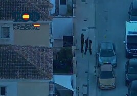 Desarticulada una red criminal que introdujo 3.388 kilos de hachís por el Guadalquivir y disparó a la Policía con un rifle  AK-47