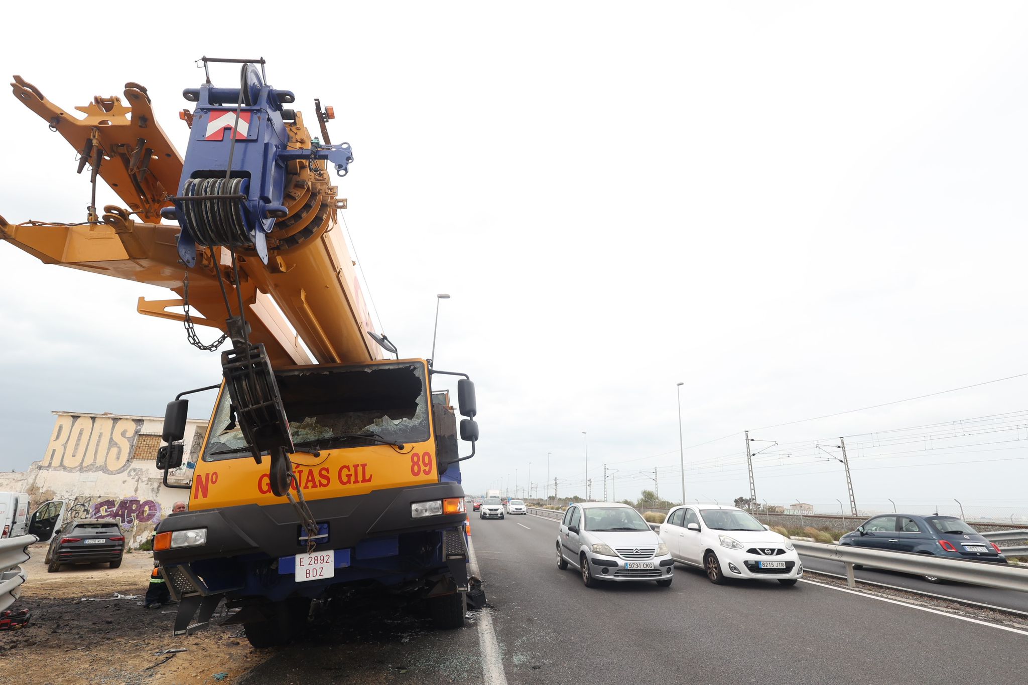 Las imágenes del camión grúa incendiado