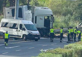 El camionero del accidente mortal de la autopista Cádiz-Sevilla sale en libertad provisional