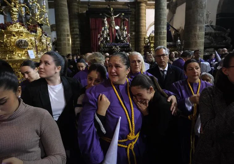 Así ha sido el Jueves Santo, en Cádiz: Afligidos, Medinaceli y Perdón no salen, mientras Nazareno completa parte de su recorrido