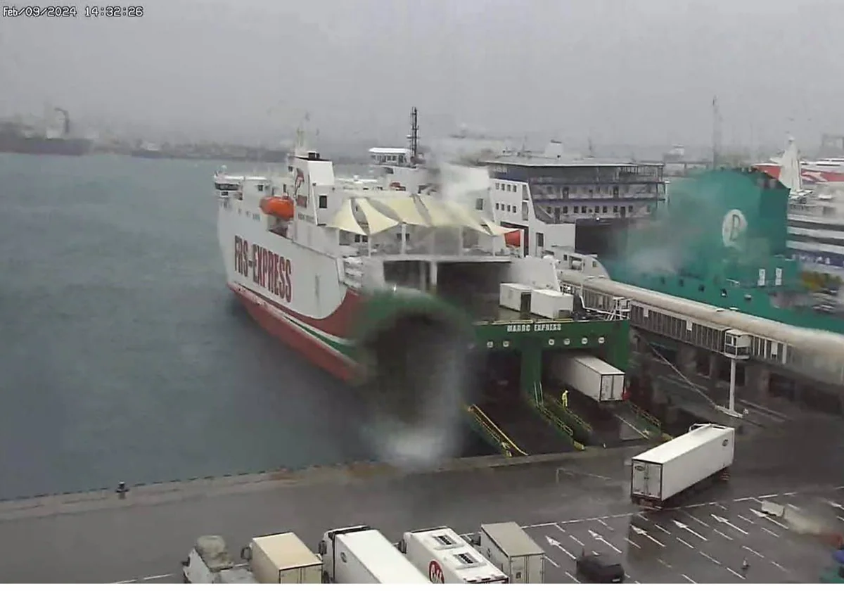 El temporal de viento provoca cancelaciones y retrasos en los ferries del Estrecho desde Algeciras y Tarifa.