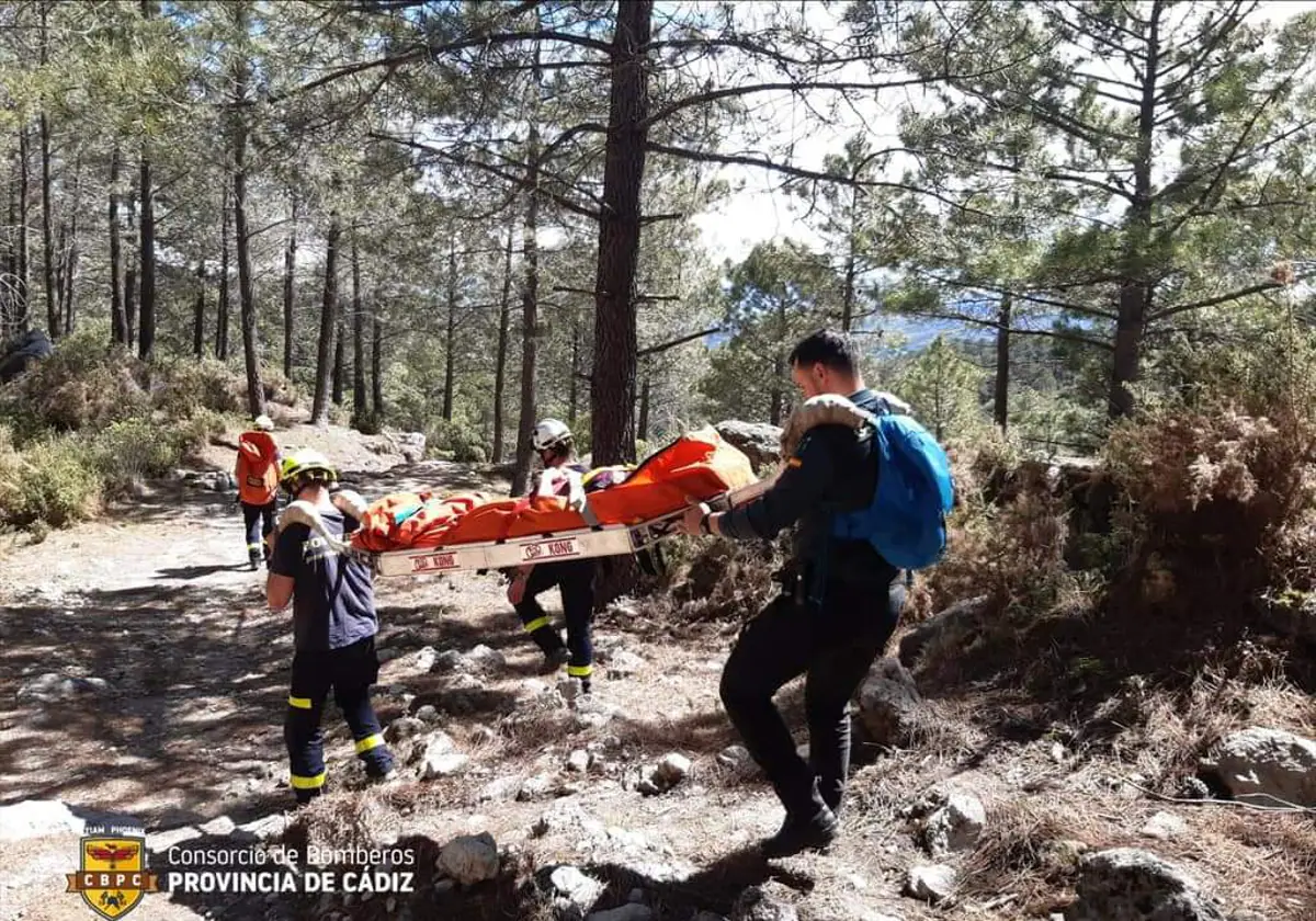 Rescatan a una senderista herida en el Pinsapar
