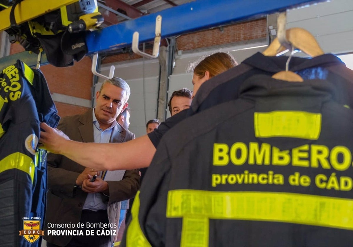 El Consorcio de Bomberos adjudica por 484.000 euros la nueva ropa de agua para la plantilla