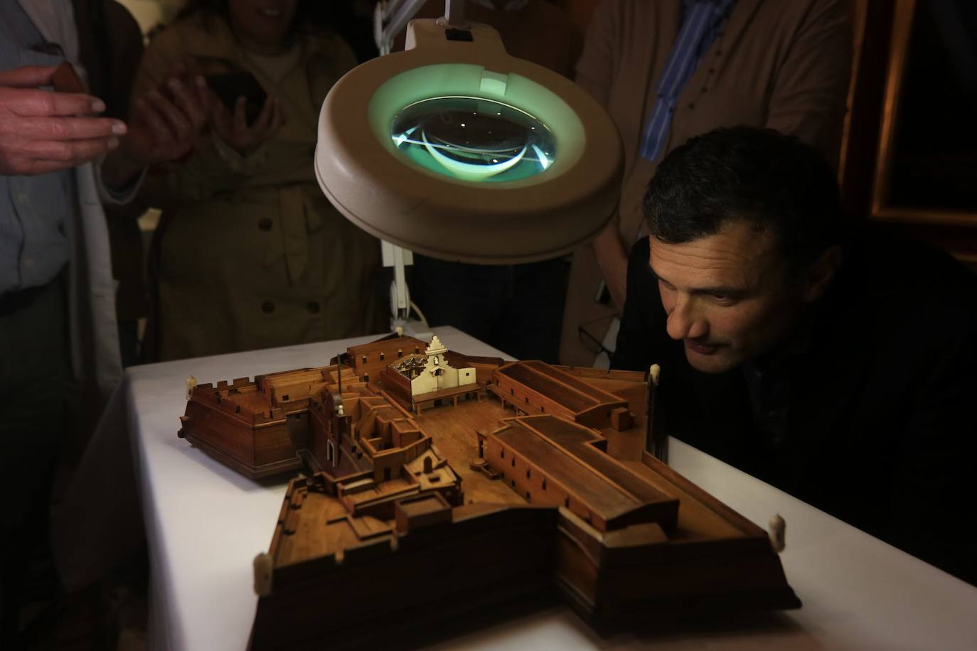 Fotos: El espectacular hallazgo del retablo de la capilla de Santa Catalina en la Maqueta de Cádiz