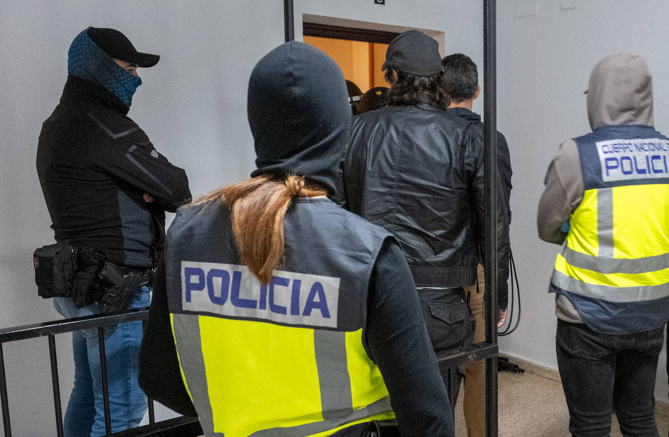 Fotos: Operación de la Policía Nacional antidroga en la barriada de la Paz de Cádiz