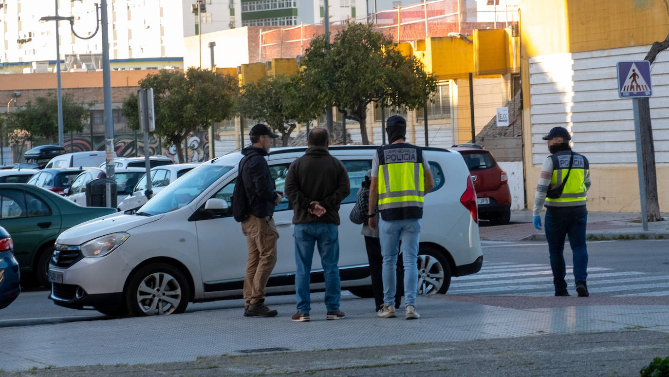 Fotos: Operación de la Policía Nacional antidroga en la barriada de la Paz de Cádiz