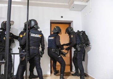 Fotos: Operación de la Policía Nacional antidroga en la barriada de la Paz de Cádiz