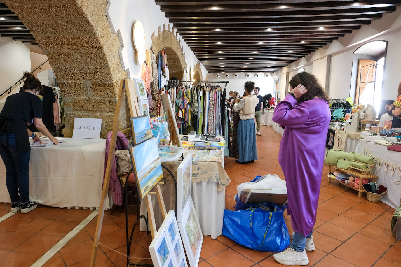 FOTOS: Mercadillo solidario a favor de la Asociación Reyes Magos
