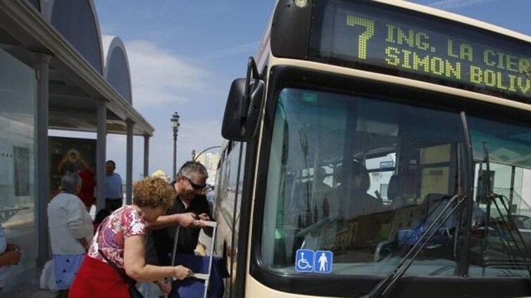 AIG llevará a Pleno la «urgencia» por mejorar el servicio de autobús urbano de Cádiz