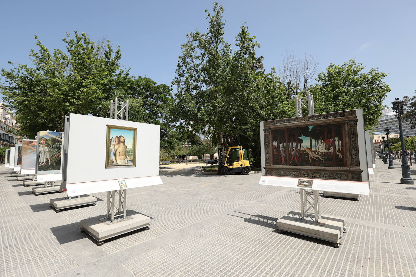 Fotos: Una nueva exposición en la plaza de España de Cádiz