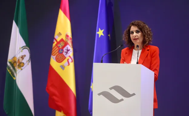 María Jesús Montero ante los medios de comunicación.