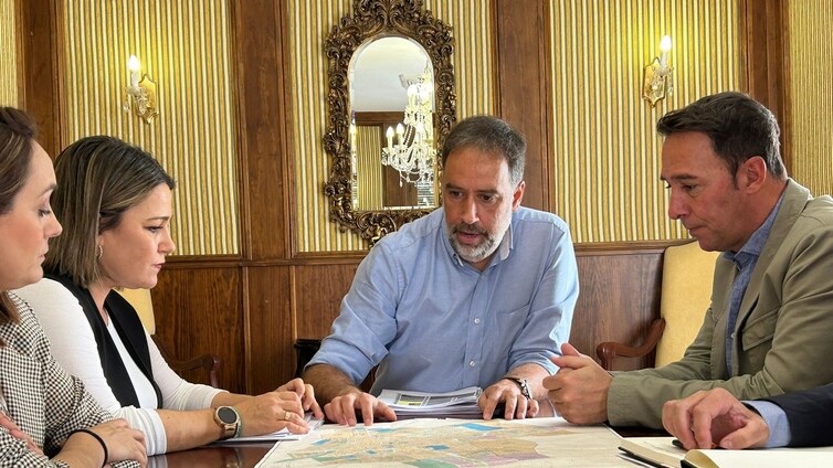 Diputación estudia las opciones de emprender nuevas promociones de vivienda pública en Trebujena