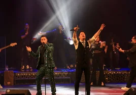 Fotos: Así han iniciado  Andy & Lucas su primer concierto en el Gran Teatro Falla