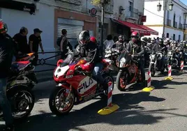 Motos desfilando por la Calle Ribera del Marisco