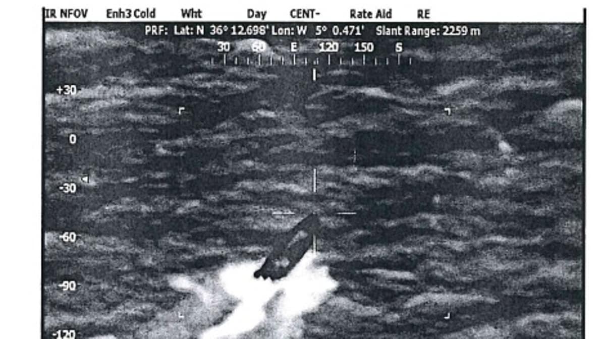 Imagen de la narcolancha desde el avión de la Guardia Civil que la detectó y siguió.