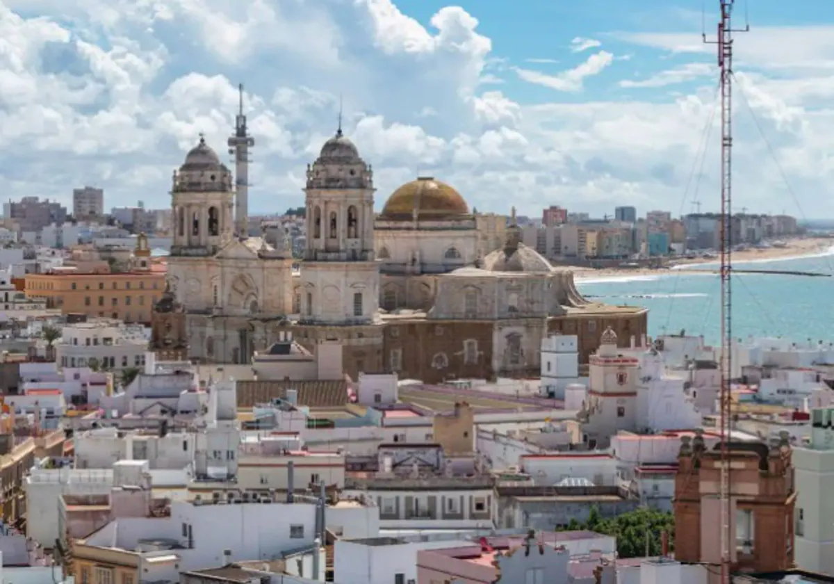 Más de un centenar de familias en Cádiz intercambian sus casas para viajar.