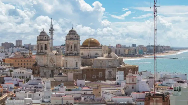 'HomeExchange': Más de 800  familias en Cádiz intercambian sus casas para viajar