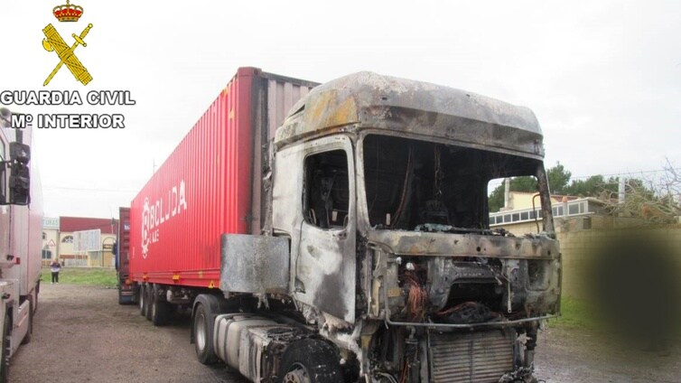 Arrestado un vecino de Chiclana por el incendio intencionado de dos camiones