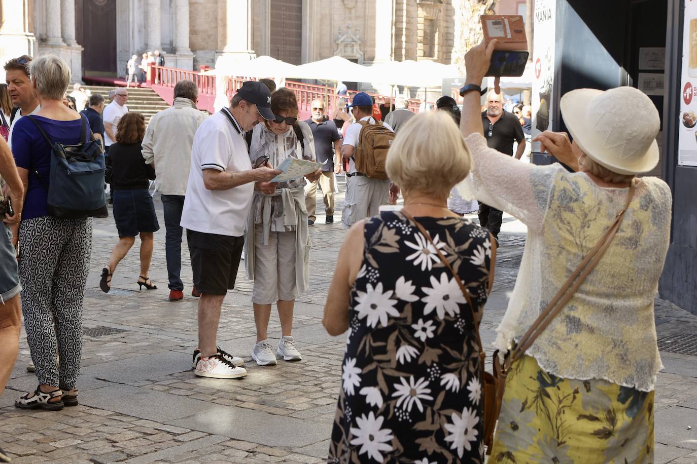 Fotos: Más de 8.000 cruceristas en Cádiz este jueves