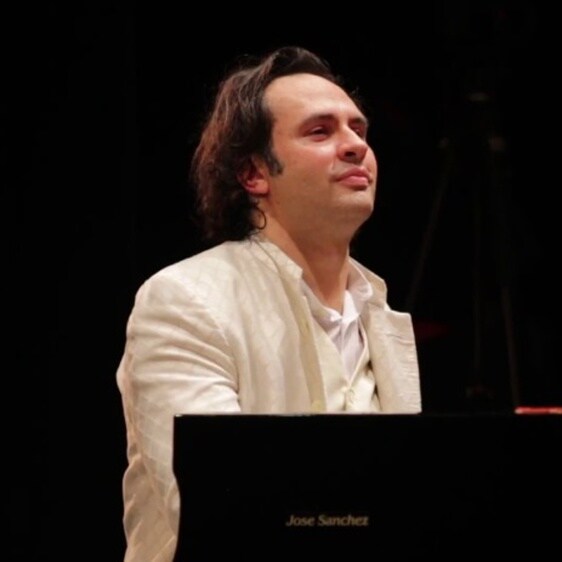 El pianista gaditano Manolo Carrasco vuelve a llevar la música de Cádiz en una gira de nueve conciertos en China