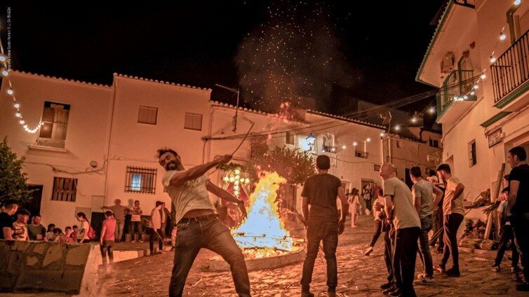Crujía de gamones: la 'explosiva' fiesta ancestral que se celebra en Ubrique este sábado