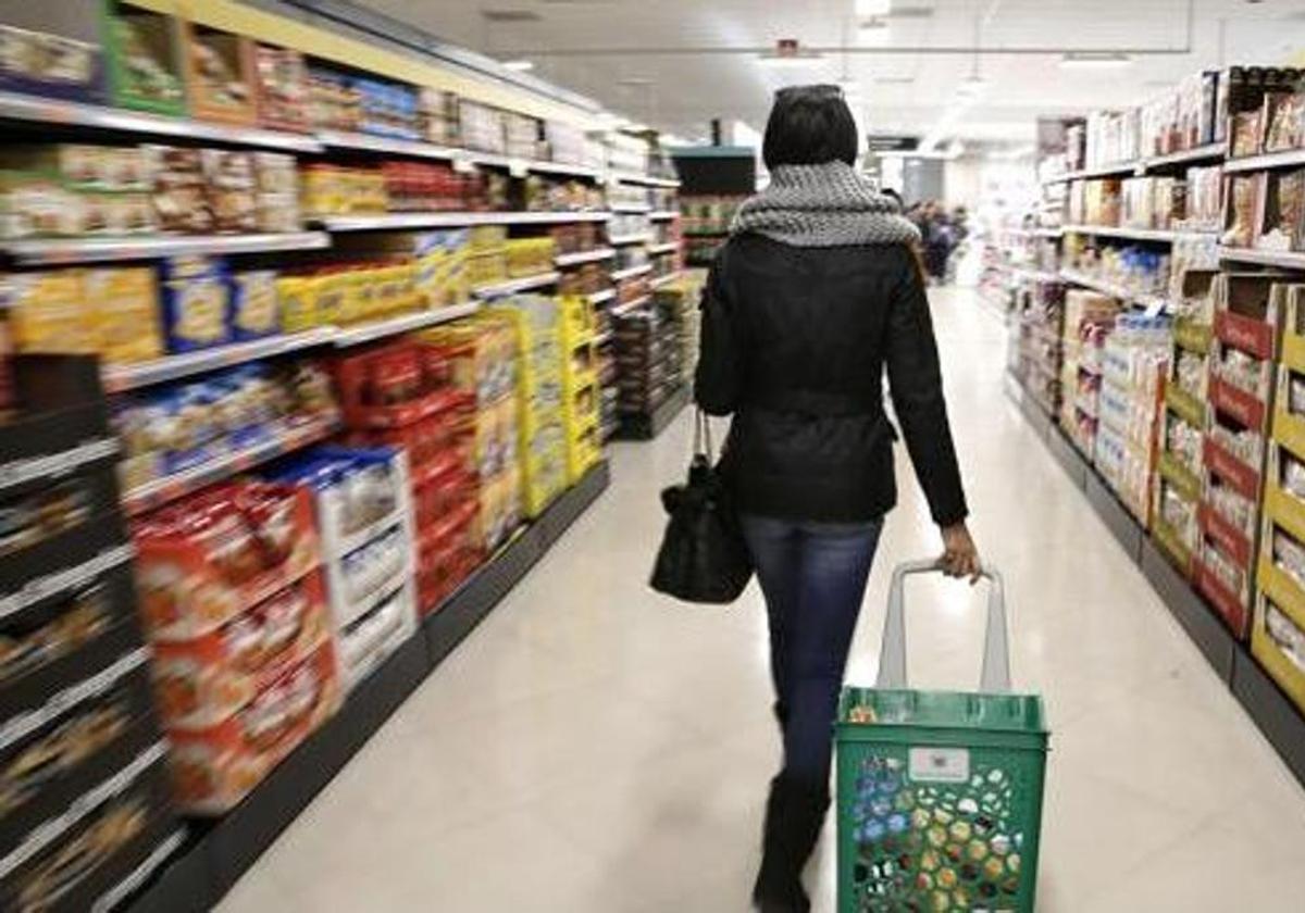 Estos son los supermercados que abrirán durante el festivo