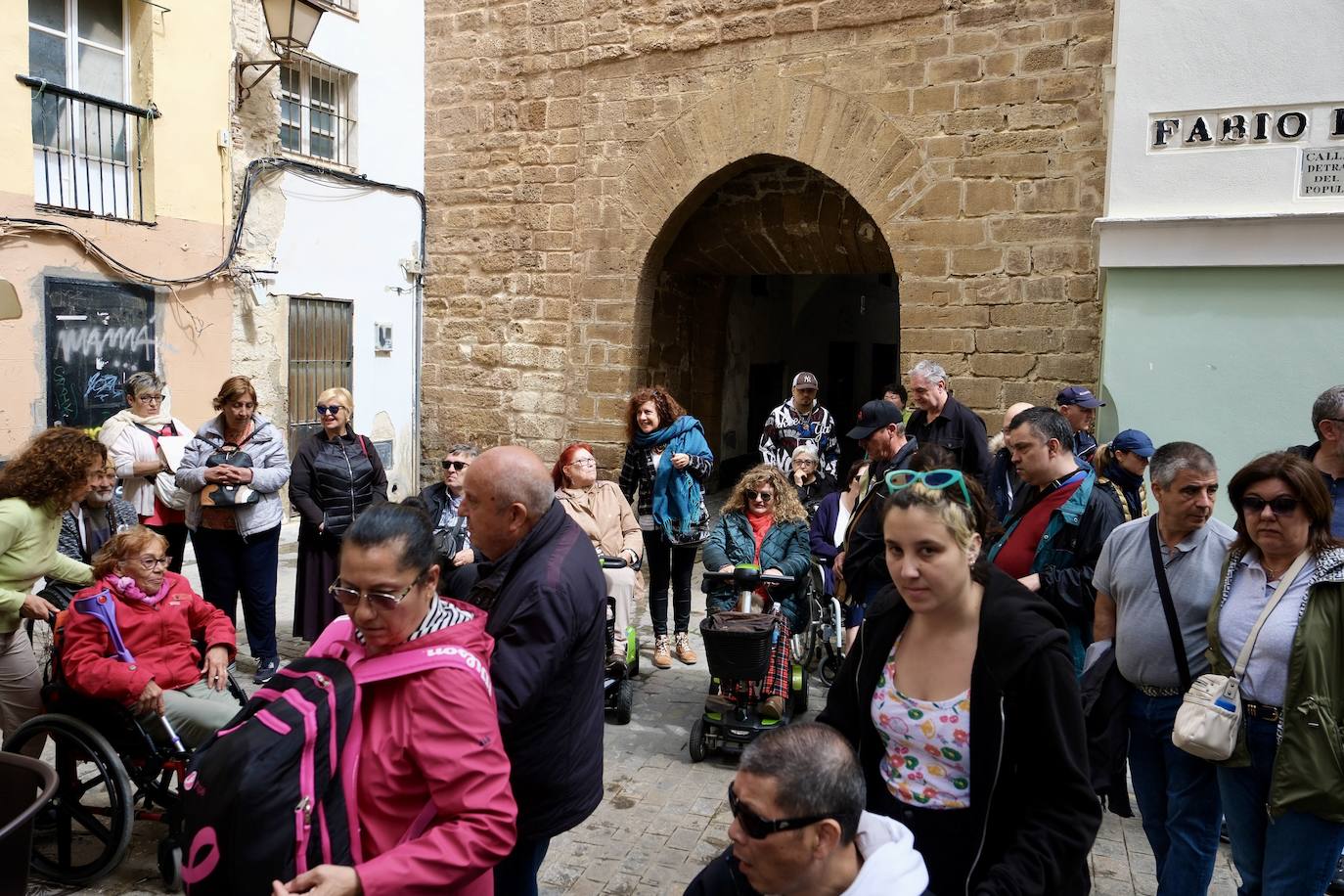 Los cruceristas dan color a las calles de Cádiz en este Primero de Mayo