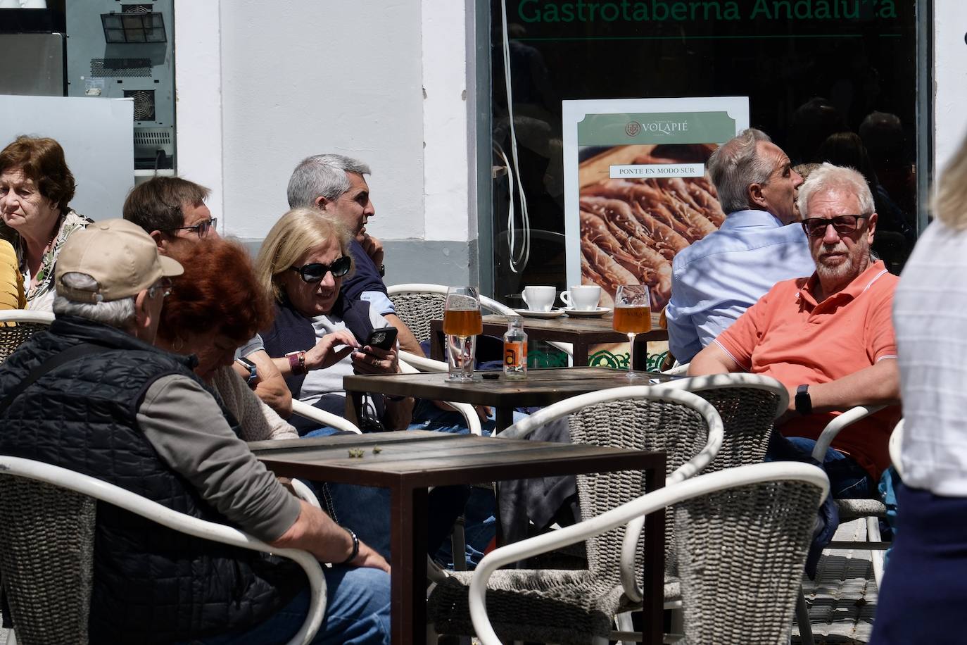 Los cruceristas dan color a las calles de Cádiz en este Primero de Mayo