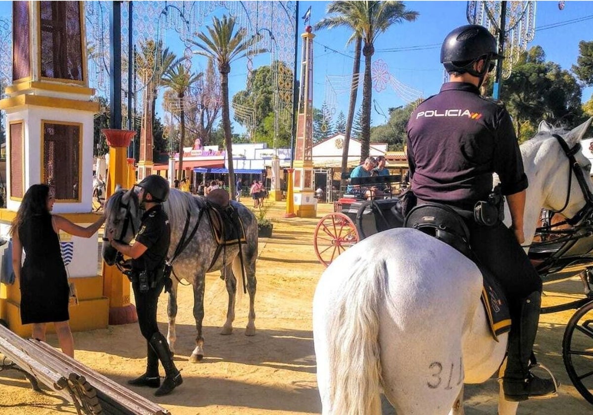 Policía en la Feria.