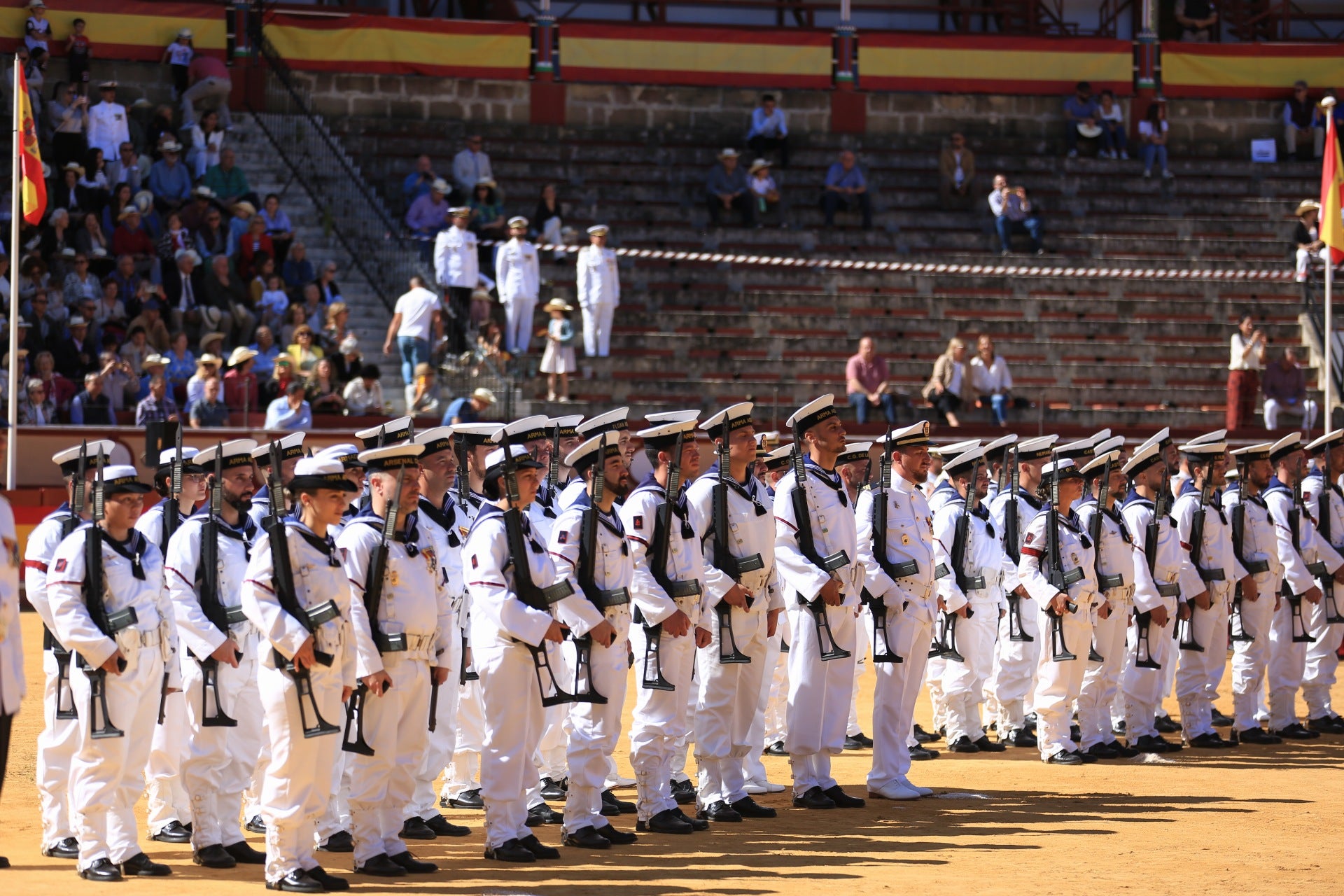 Fotos: Jura de bandera civil en la Plaza de Toros de El Puerto