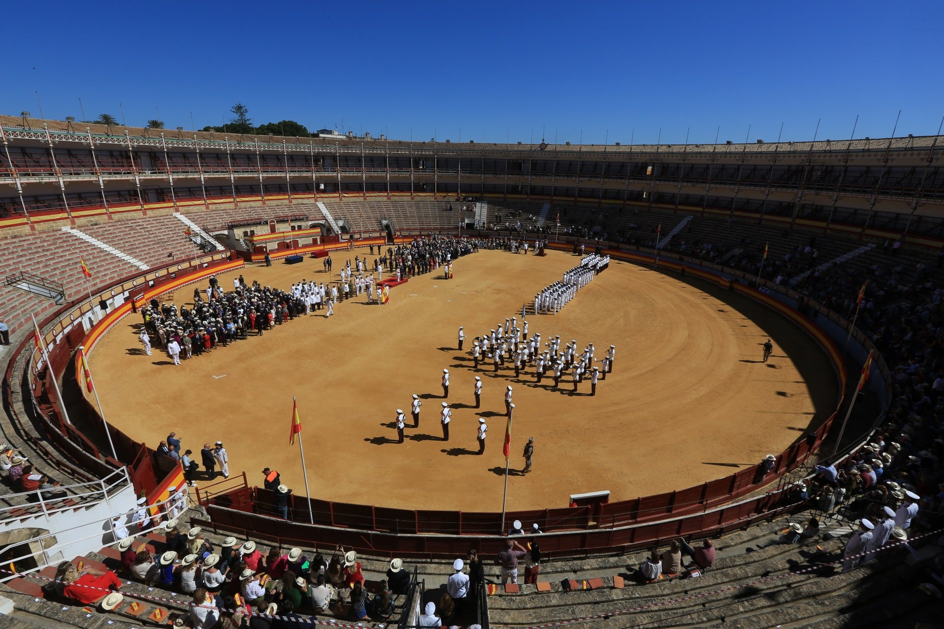 Fotos: Jura de bandera civil en la Plaza de Toros de El Puerto