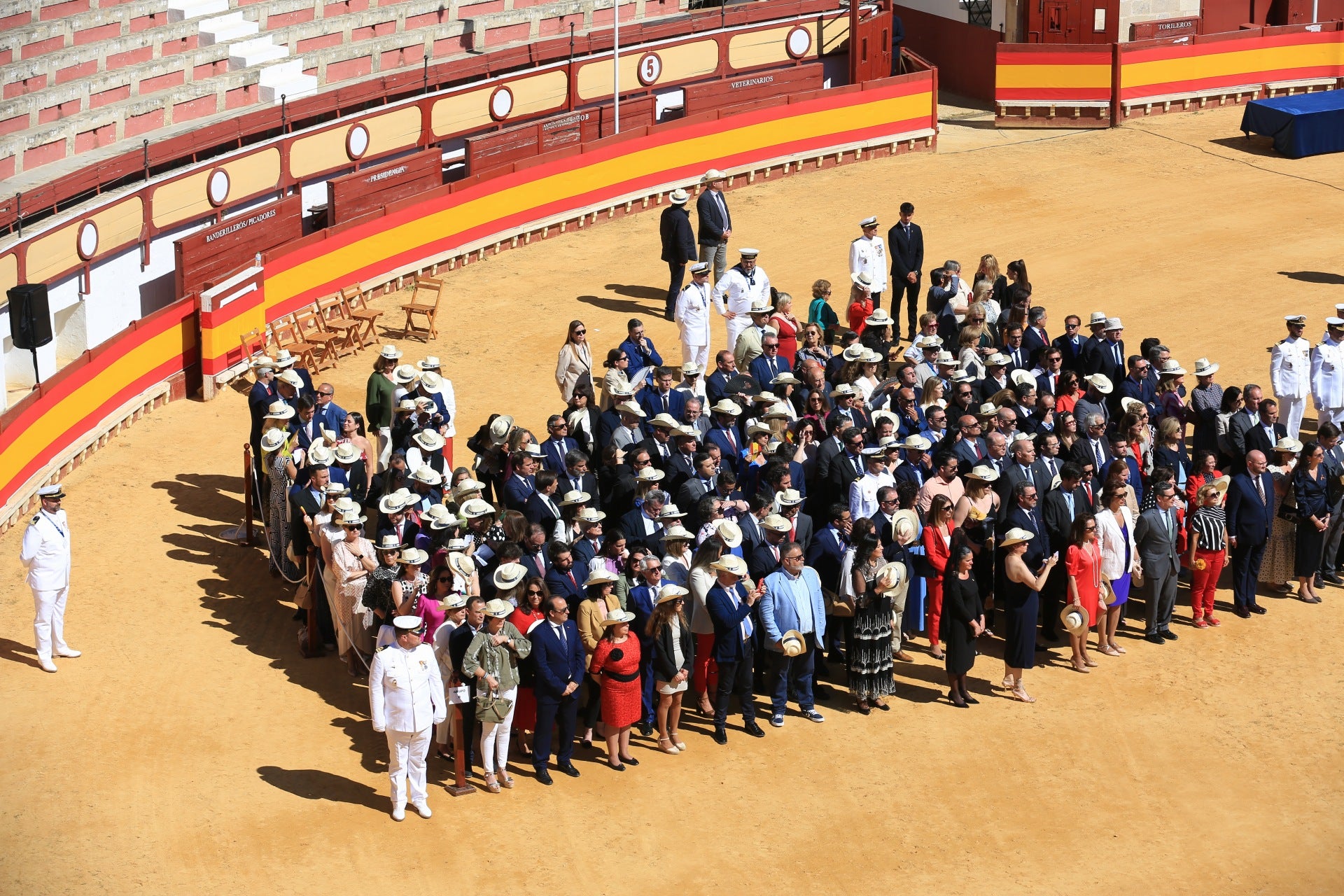 Fotos: Jura de bandera civil en la Plaza de Toros de El Puerto