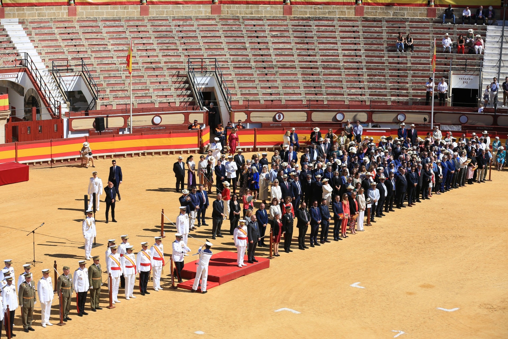 Fotos: Jura de bandera civil en la Plaza de Toros de El Puerto