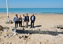 El alcalde, junto con el presidente y la gerente de Aguas de Cádiz, visitó el pasado 15 de abril las obras de emergencia que se estaban realizando en el aliviadero.