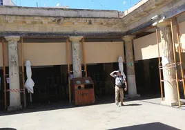 El Mercado Central de Cádiz, un monumento deteriorado y apuntalado