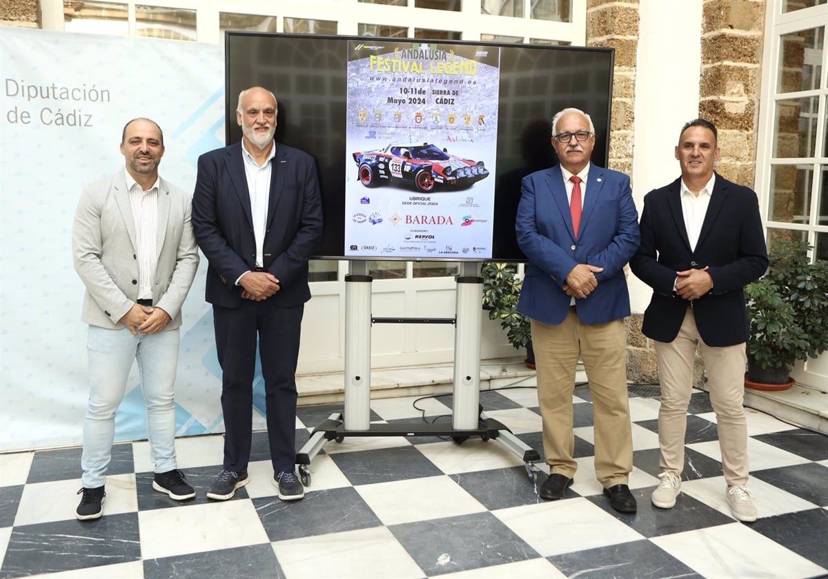 El vicepresidente segundo y responsable de Deportes, Javier Vidal, en la presentación del Andalusia Festival Legend, junto a otros responsables del evento