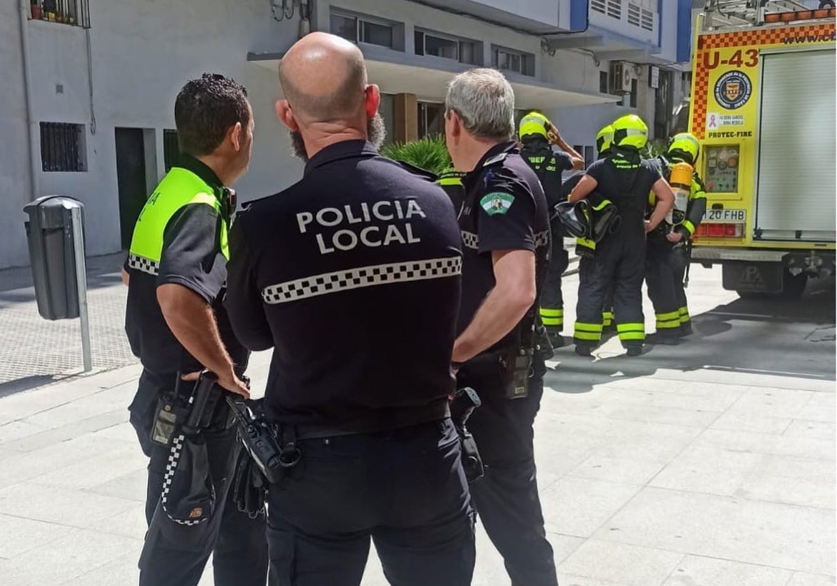 Intenta huir de la Policía en un patín y con una caja registradora