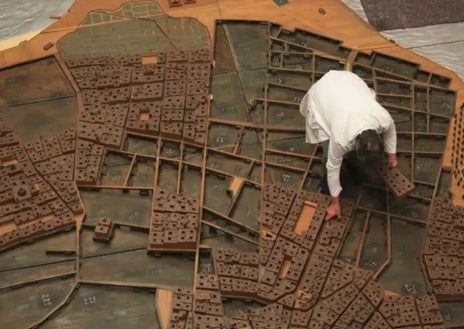 Imagen secundaria 1 - El texto escondido en la maqueta de Cádiz que pocos conocen