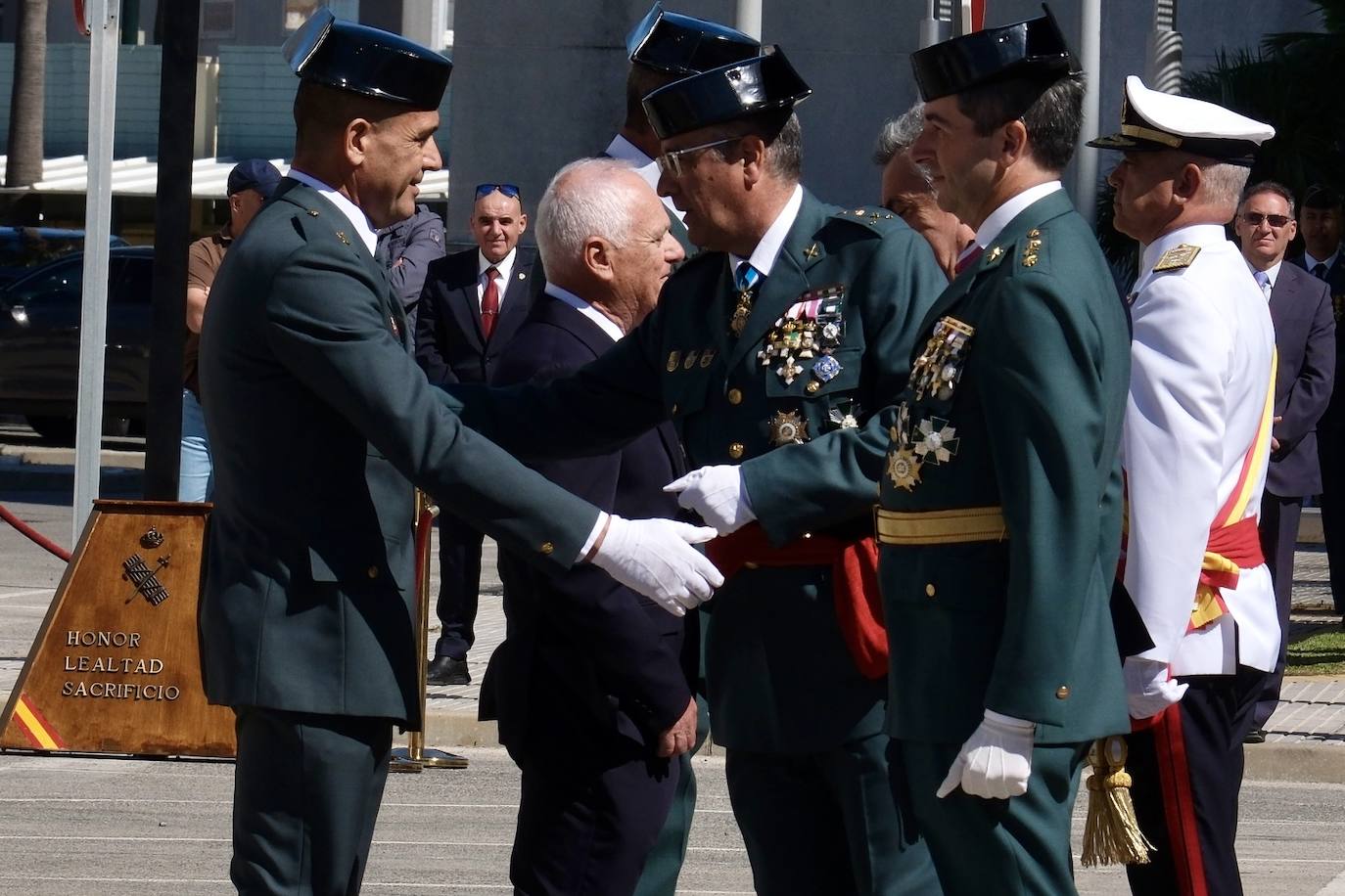 Fotos: Así ha sido la toma de posesión del nuevo jefe de la Comandancia, el coronel Luis Martín Velasco