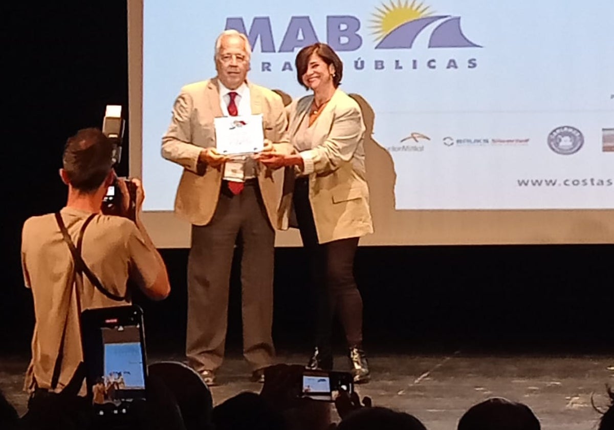 Gregorio Gómez Pina, Dr. Ingeniero de Caminos, Canales y Puertos, con la Directora General de Costas Ana María Oñoro.