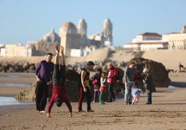 La sangría demográfica de Cádiz: ha perdido casi 40.000 jóvenes en este último cuarto de siglo