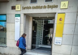 El 35% de los demandantes de empleo en Cádiz llevan más de un año buscando trabajo