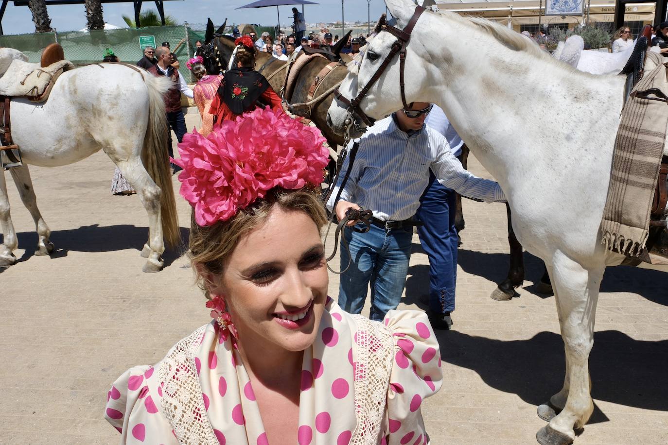 Fotos: así ha sido el primer día de embarque de romeros de Cádiz en Bajo de Guía en Sanlúcar