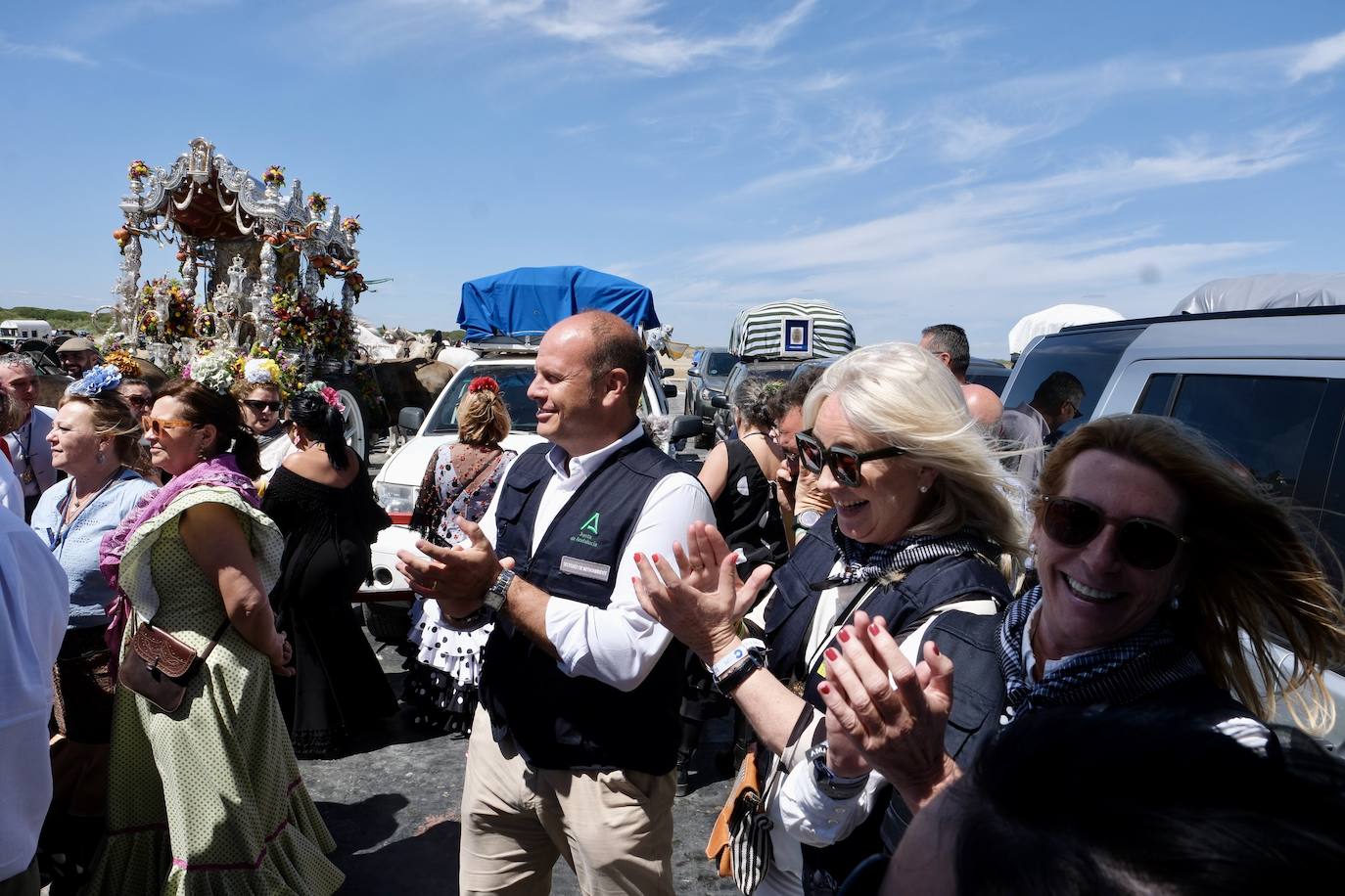 Fotos: así ha sido el primer día de embarque de romeros de Cádiz en Bajo de Guía en Sanlúcar